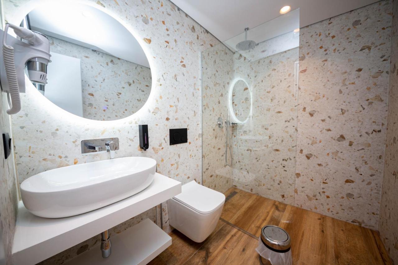 Hotel Lili-1 Sarandë Eksteriør bilde
