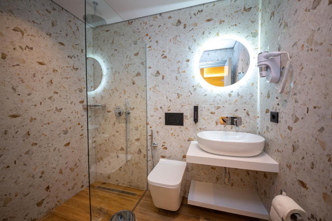 Hotel Lili-1 Sarandë Eksteriør bilde